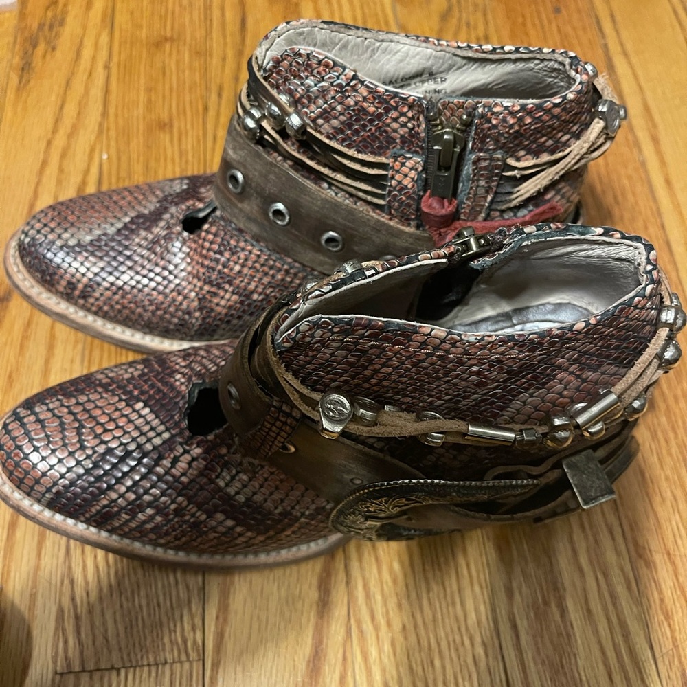 Freebird Saloon Pink Snake - Picture 2 of 5